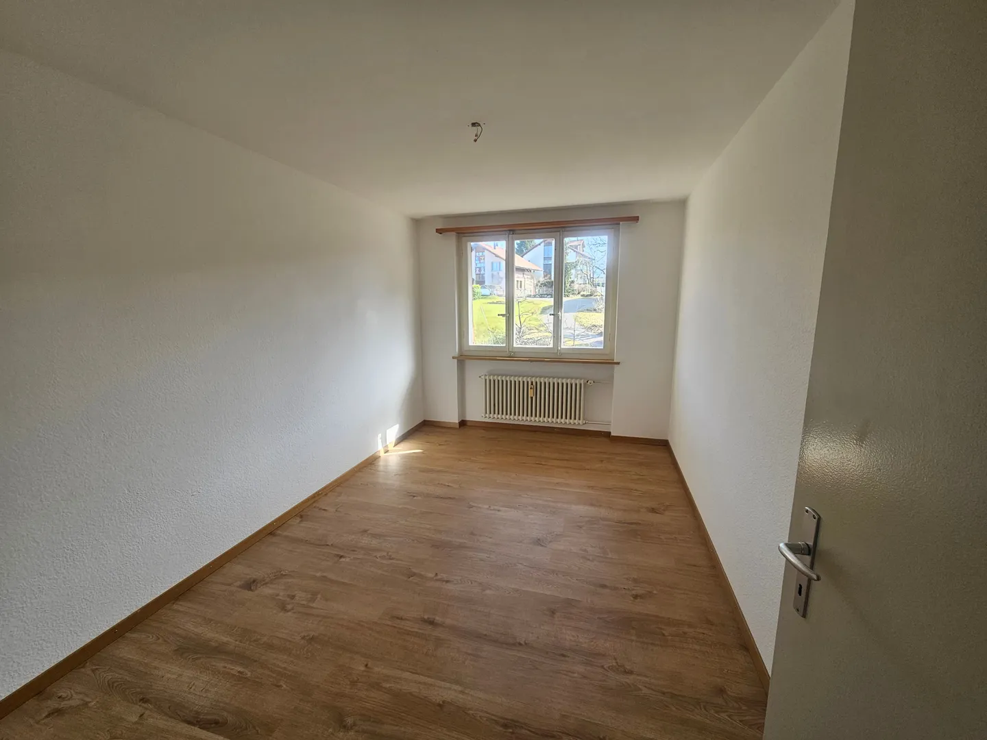 Helle 4.5-Zimmer-Wohnung mit Balkon in Schwarzenburg mieten - Foto 3 di 10