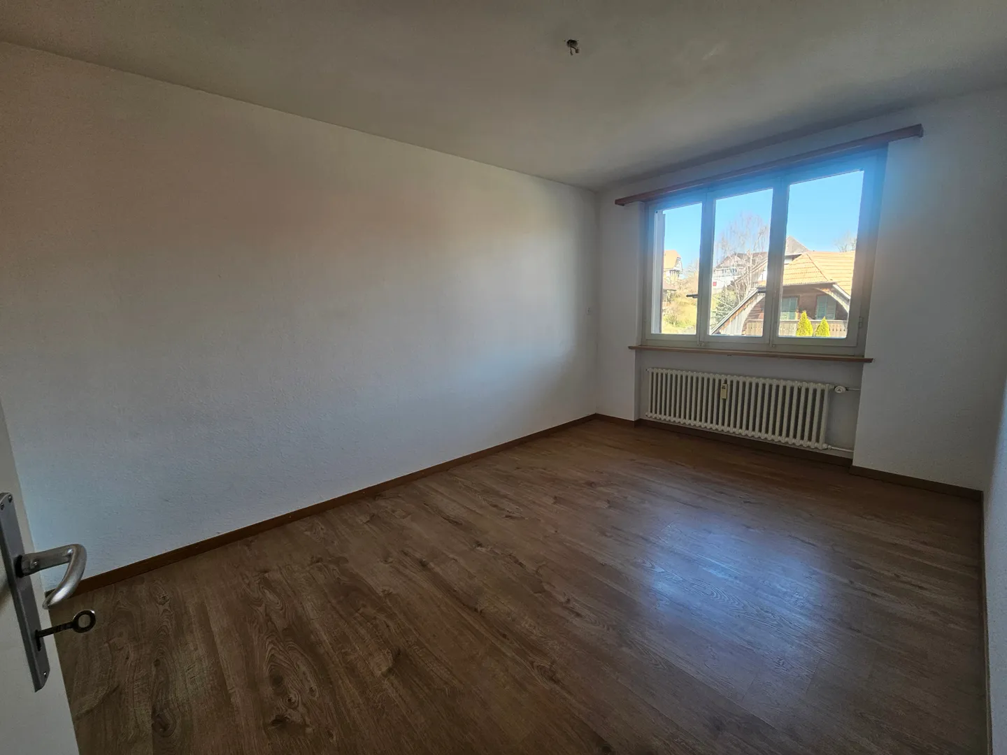 Helle 4.5-Zimmer-Wohnung mit Balkon in Schwarzenburg mieten - Foto 4 di 10