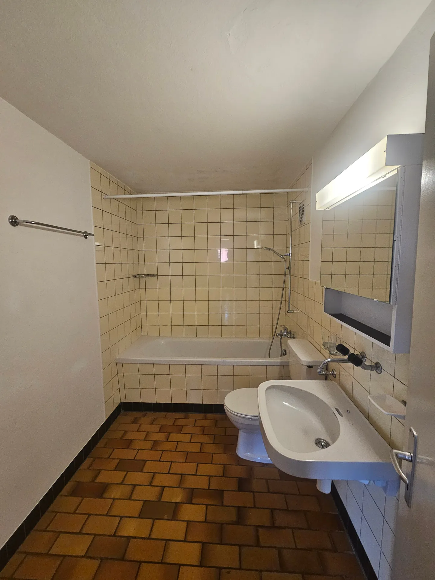 Helle 4.5-Zimmer-Wohnung mit Balkon in Schwarzenburg mieten - Foto 8 di 10