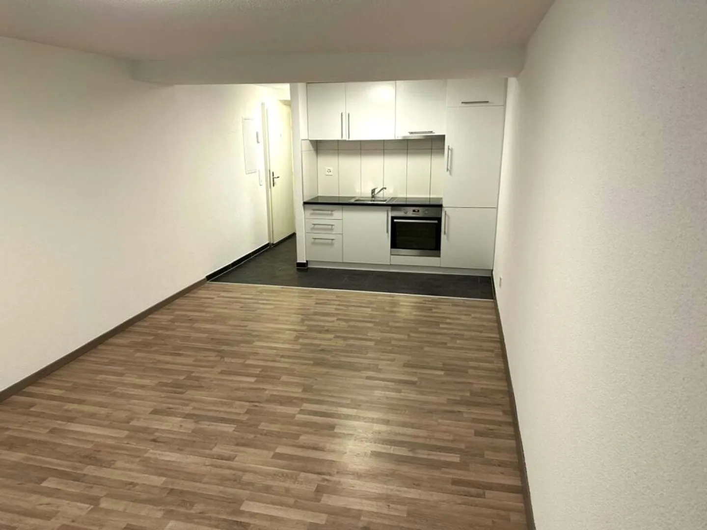 MFH avec 8 appartements + espace commercial, entièrement rénové, situé au centre de Biel - Photo 6 sur 13