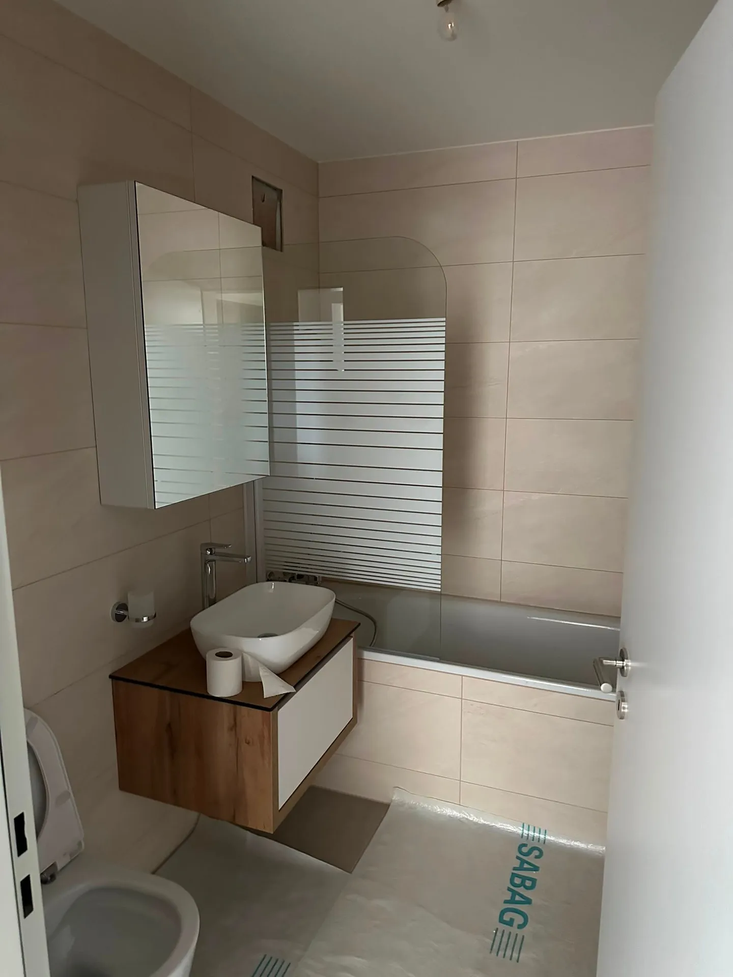 Appartement moderne de 3,5 pièces avec balcon à Flamatt à louer - Photo 2 sur 5