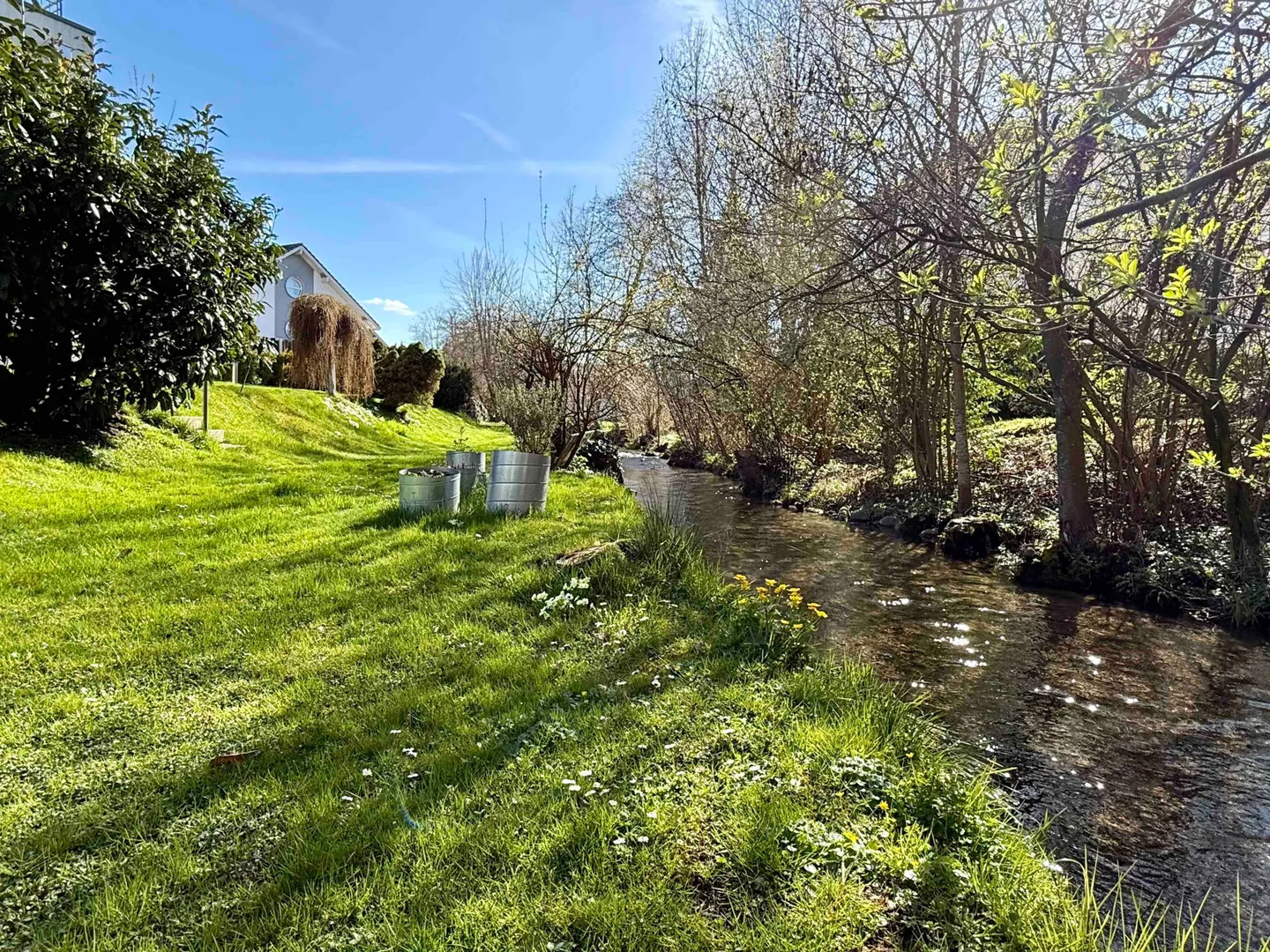 Duplex Charmant au Bord de l'Eau - Photo 1 sur 9