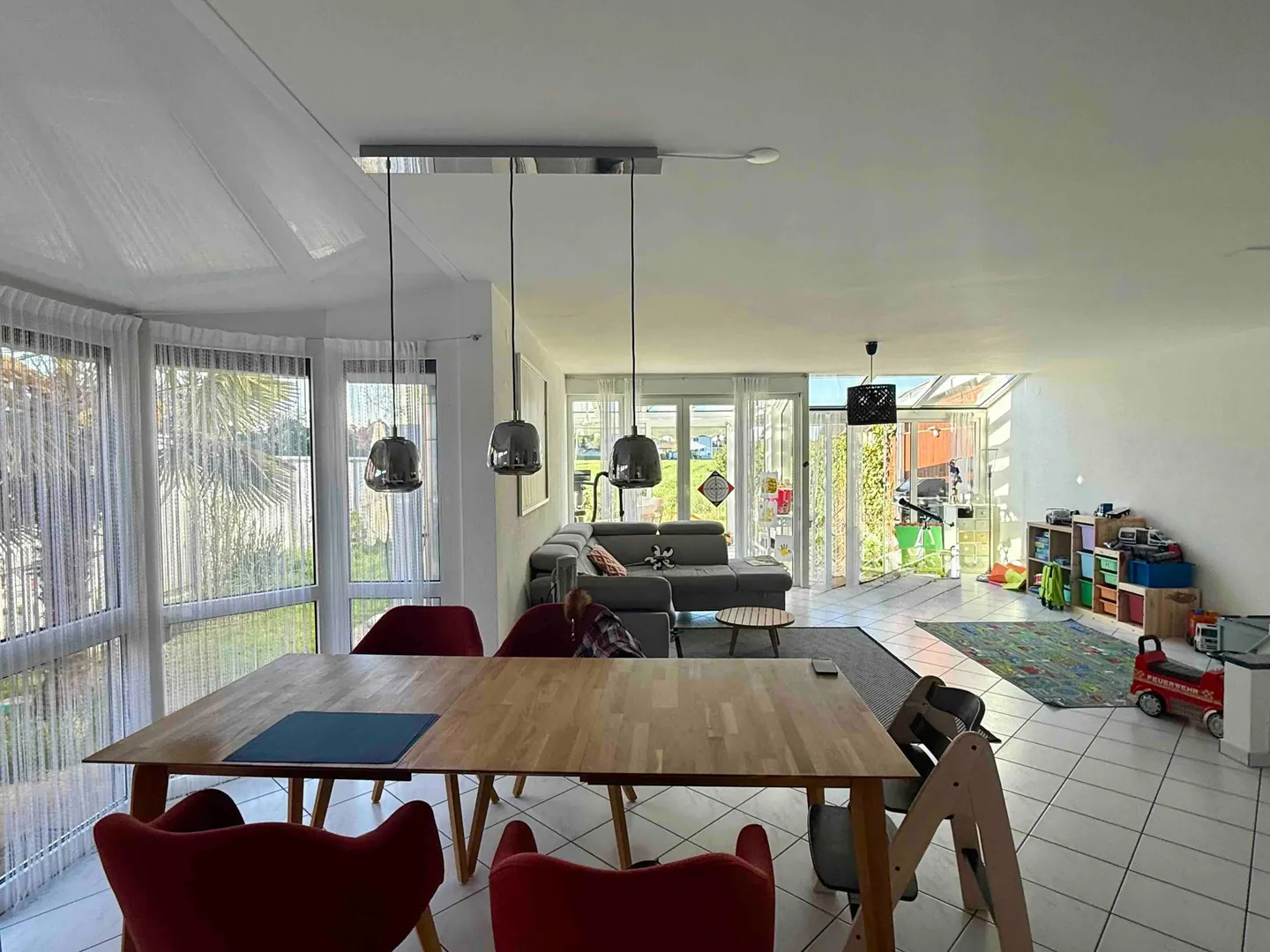 Incantevole casa bifamiliare con veranda - Foto 3 di 8