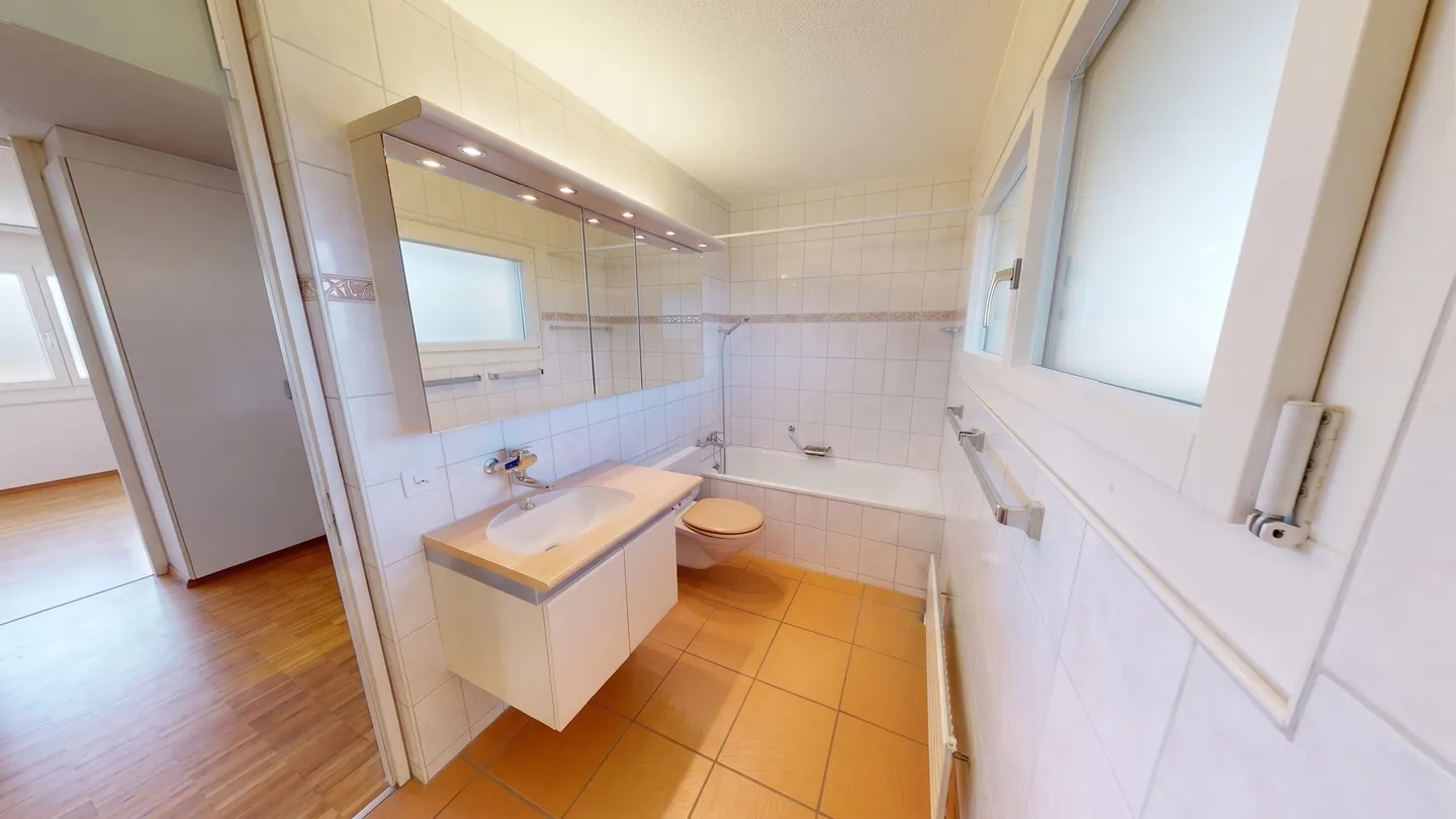 Appartement 5.5 pièces avec 2 balcons, situé au centre de Bern-Bümpliz - Photo 8 sur 11