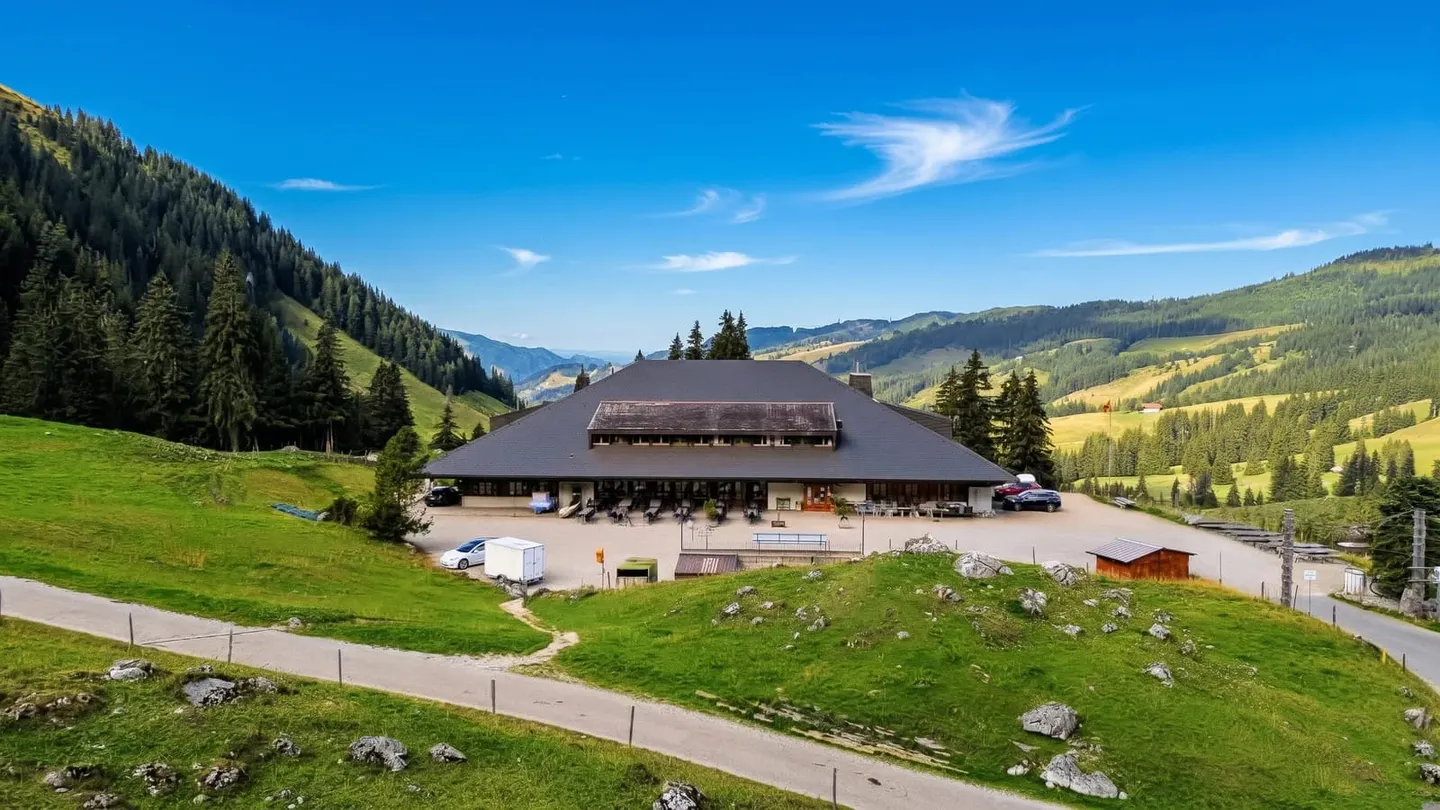 Berghaus mit Restaurant & Hotel - Photo 1 of 13