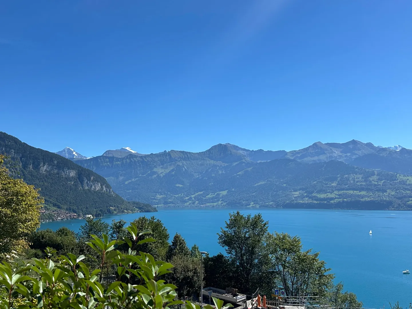 2.5-Zimmer-Ferienwohnung mit Seesicht in Gunten - Foto 1 von 13
