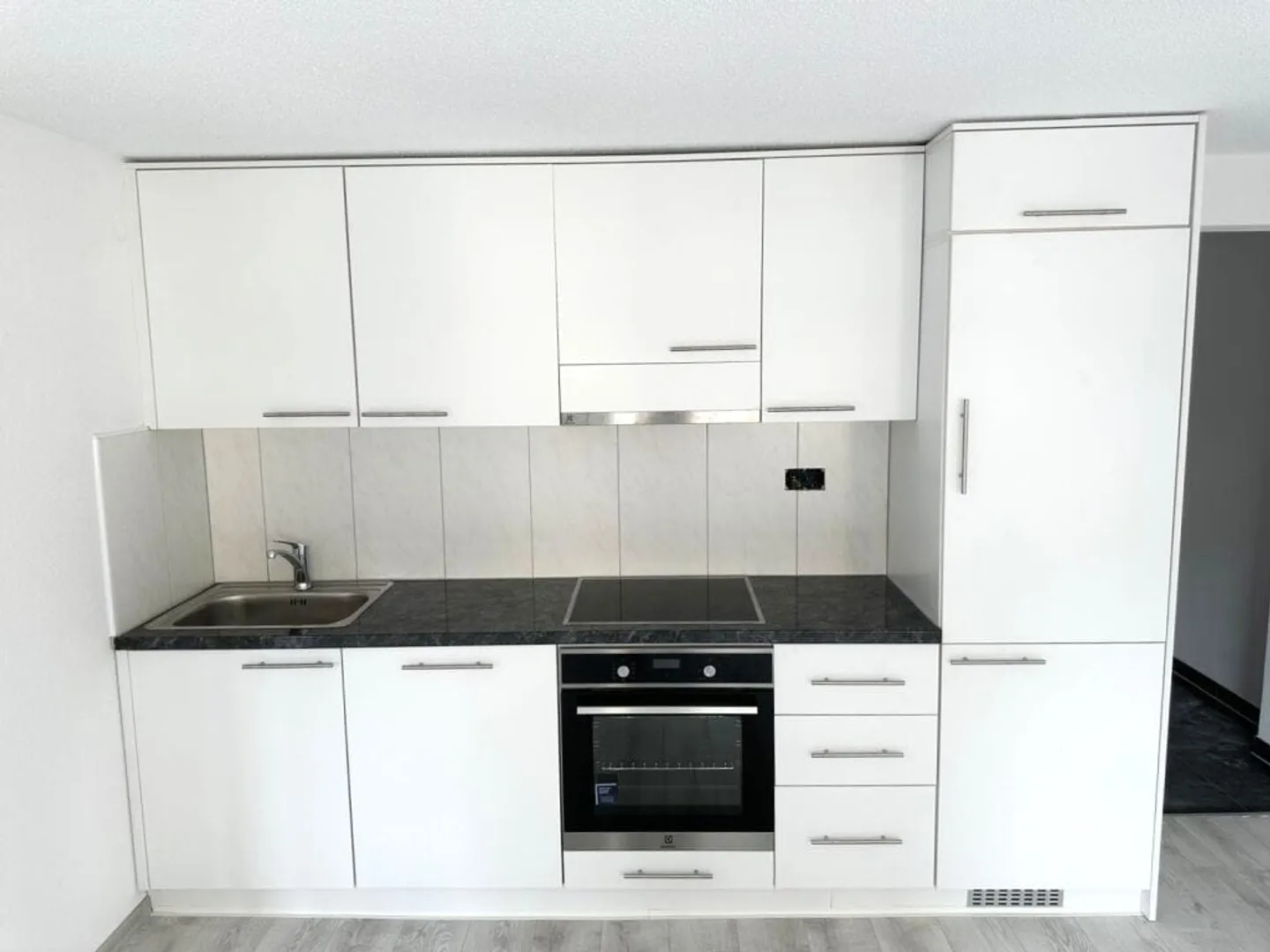 MFH avec 8 appartements + espace commercial, entièrement rénové, situé au centre de Biel - Photo 4 sur 13