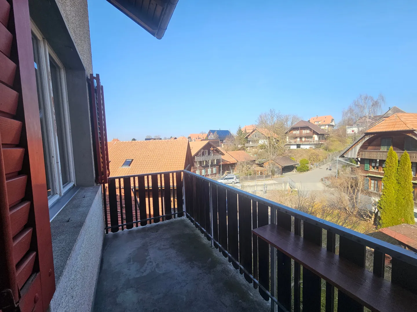 Helle 4.5-Zimmer-Wohnung mit Balkon in Schwarzenburg mieten - Foto 9 di 10