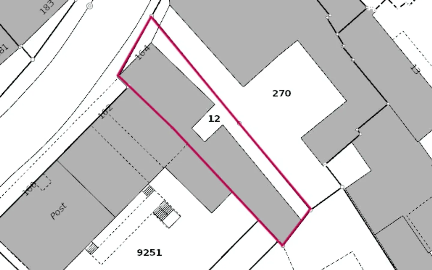 MFH avec 8 appartements + espace commercial, entièrement rénové, situé au centre de Biel - Photo 13 sur 13