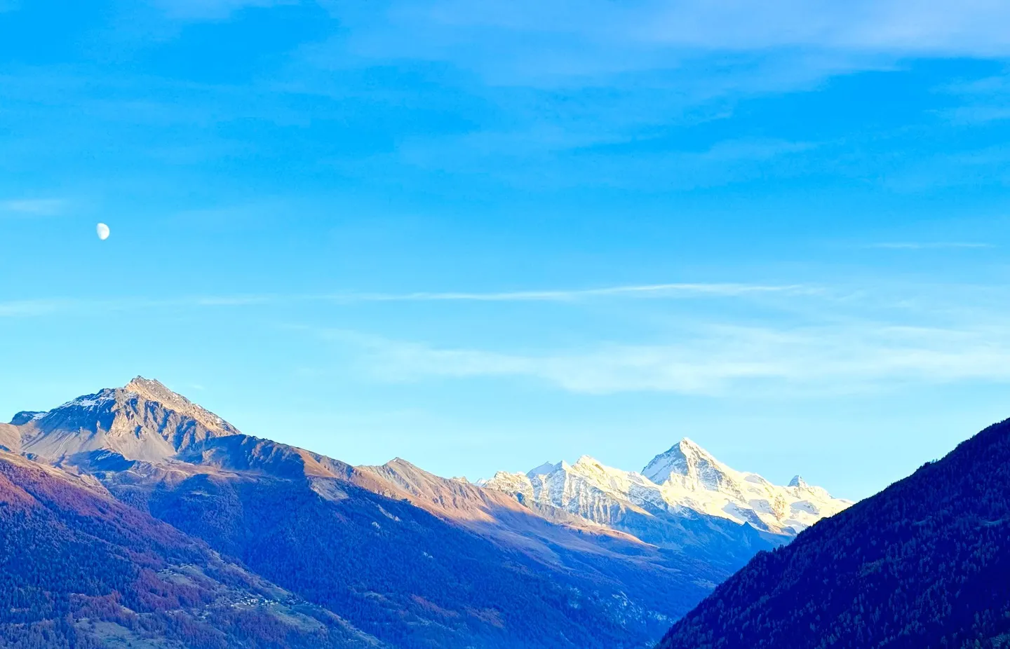 3.5 pièces très bien ensoleillé et avec une vue imprenable - Photo 2 sur 3