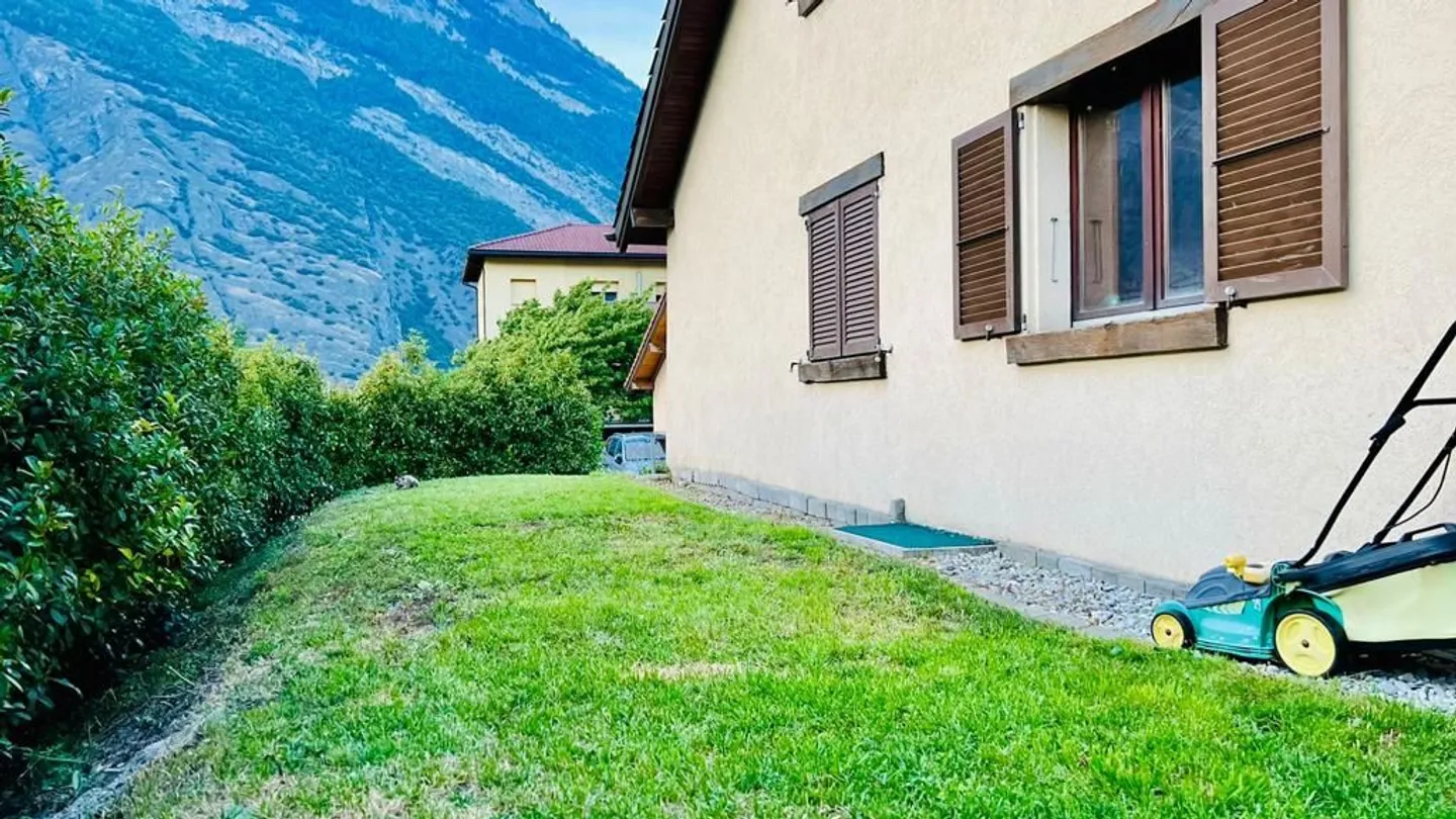 Charmante Villa mit großem Garten - Foto 11 von 13