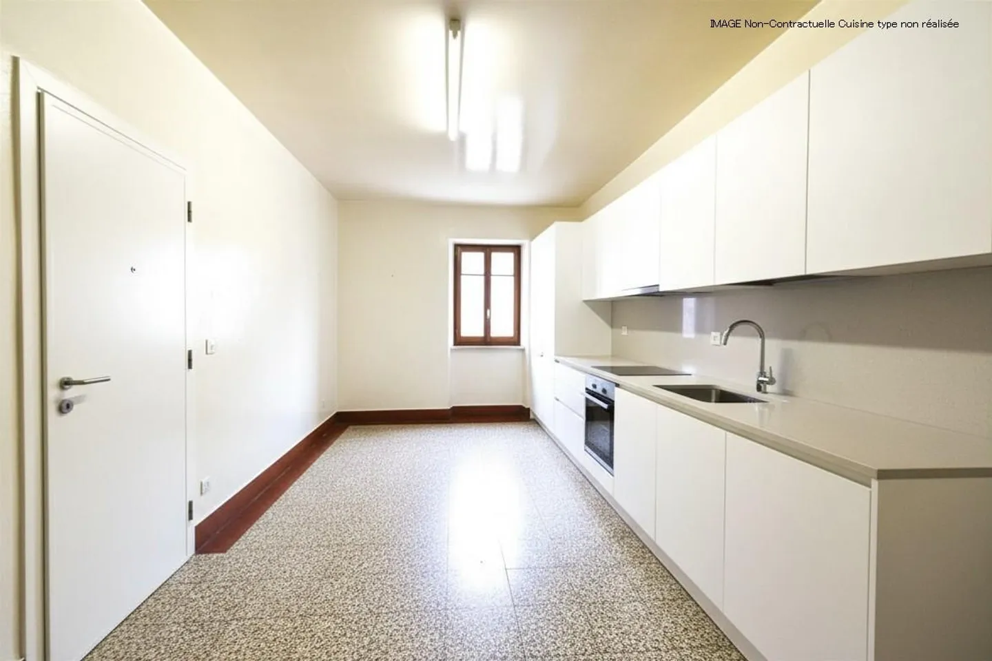 Charming studio in the heart of Saint-Maurice | Beautiful high ceilings | Ideal investment or first purchase - Photo 2 of 2
