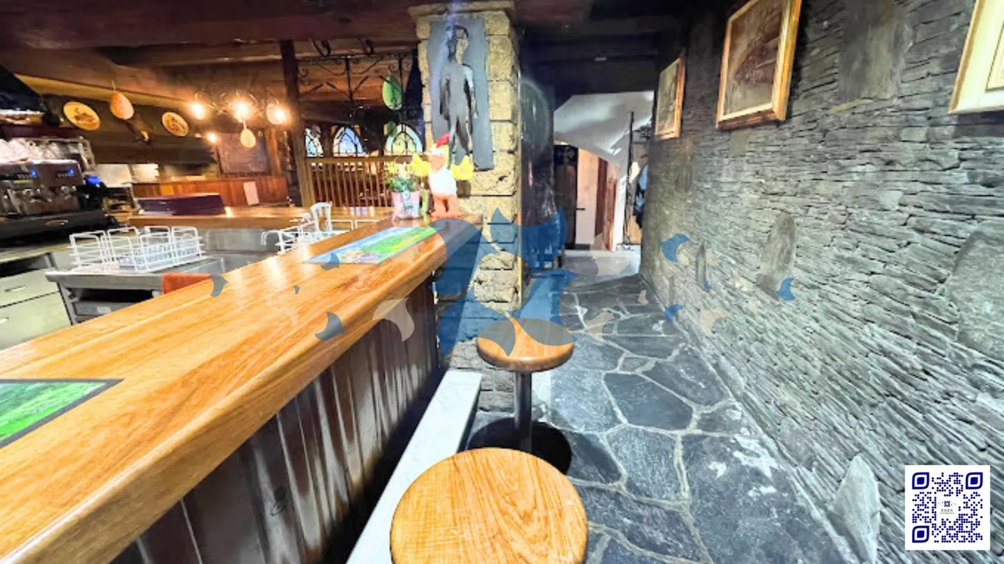À vendre - Restaurant de caractère aux charmes authentique de 580 m² à Saint-Maurice (VS) Authenticité, volumes généreux et emplacement stratégique - Possibilité de libération rapide ! - Photo 3 sur 4