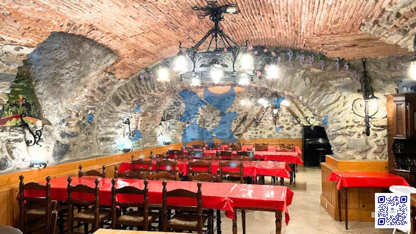 À vendre - Restaurant de caractère aux charmes authentique de 580 m² à Saint-Maurice (VS) Authenticité, volumes généreux et emplacement stratégique - Possibilité de libération rapide ! - Photo 4 sur 4