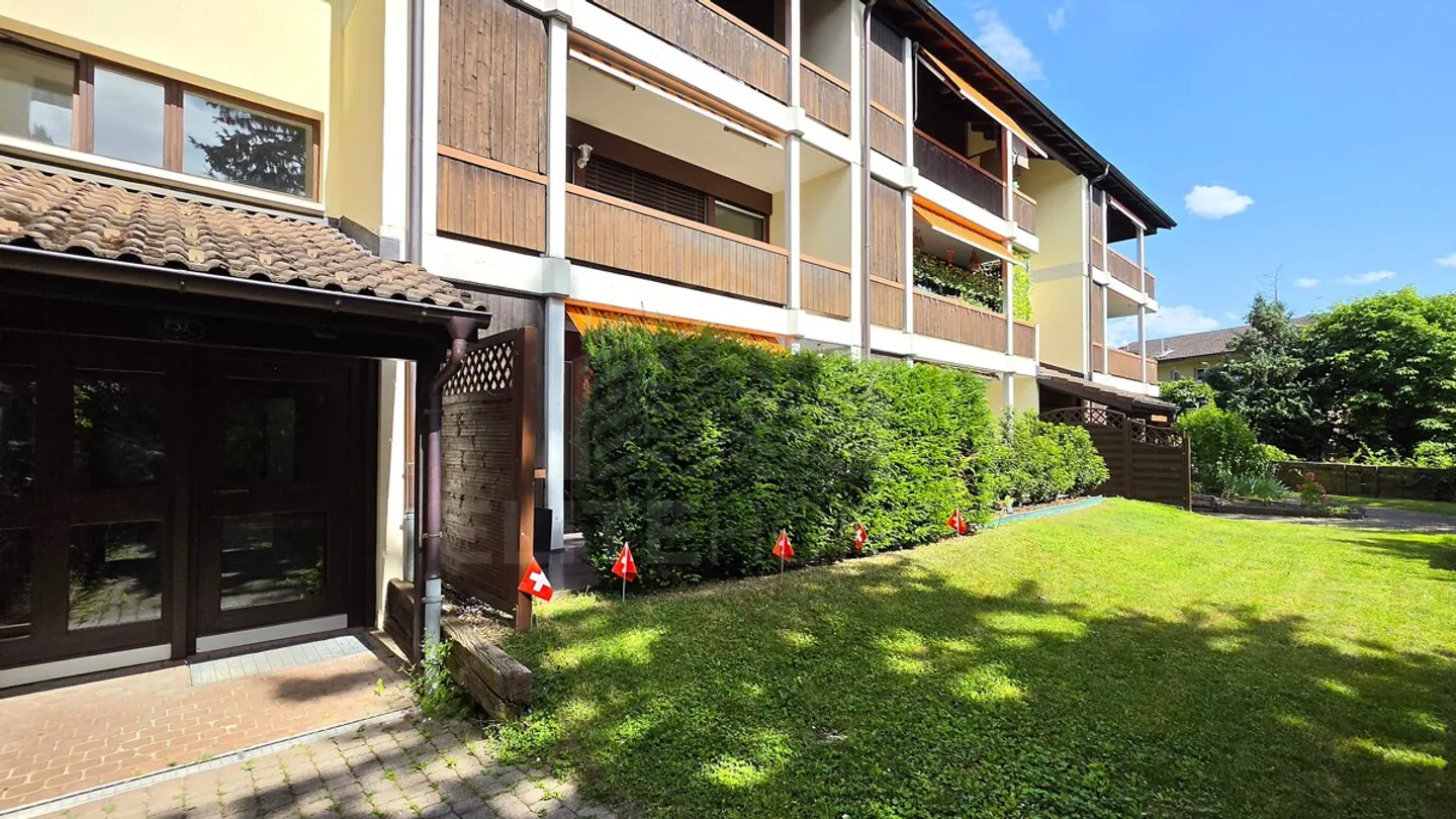 Exclusive 4.5-Room Garden Apartment in Family-Friendly Location - Photo 1 of 7