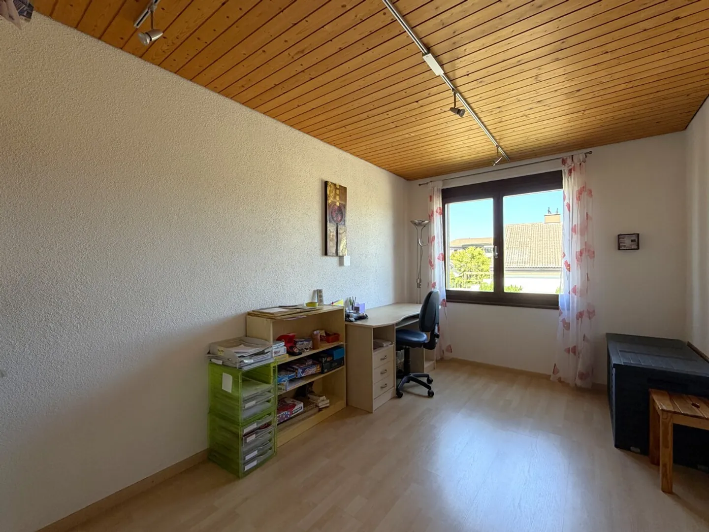SPACIOUS FAMILY PARADISE IN A QUIET LOCATION! - Photo 8 of 13