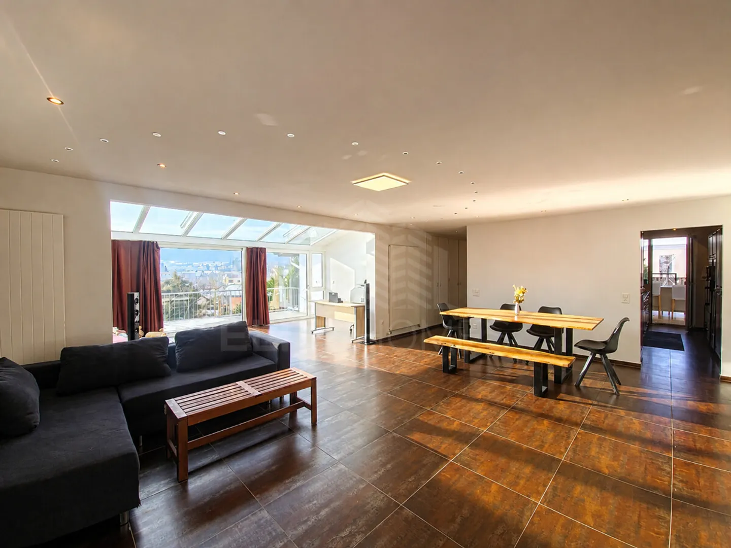 LIGHT-FILLED SINGLE-FAMILY HOUSE WITH SPACIOUS WINTER GARDEN - Photo 3 of 8