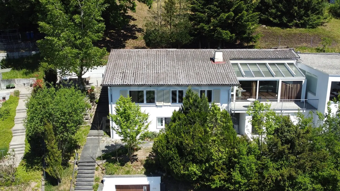 Maison individuelle baignée de lumière avec un grand jardin d'hiver - Photo 6 sur 13