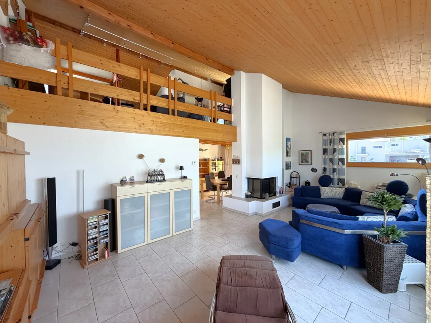 SPACIOUS FAMILY PARADISE IN A QUIET LOCATION! - Photo 3 of 13