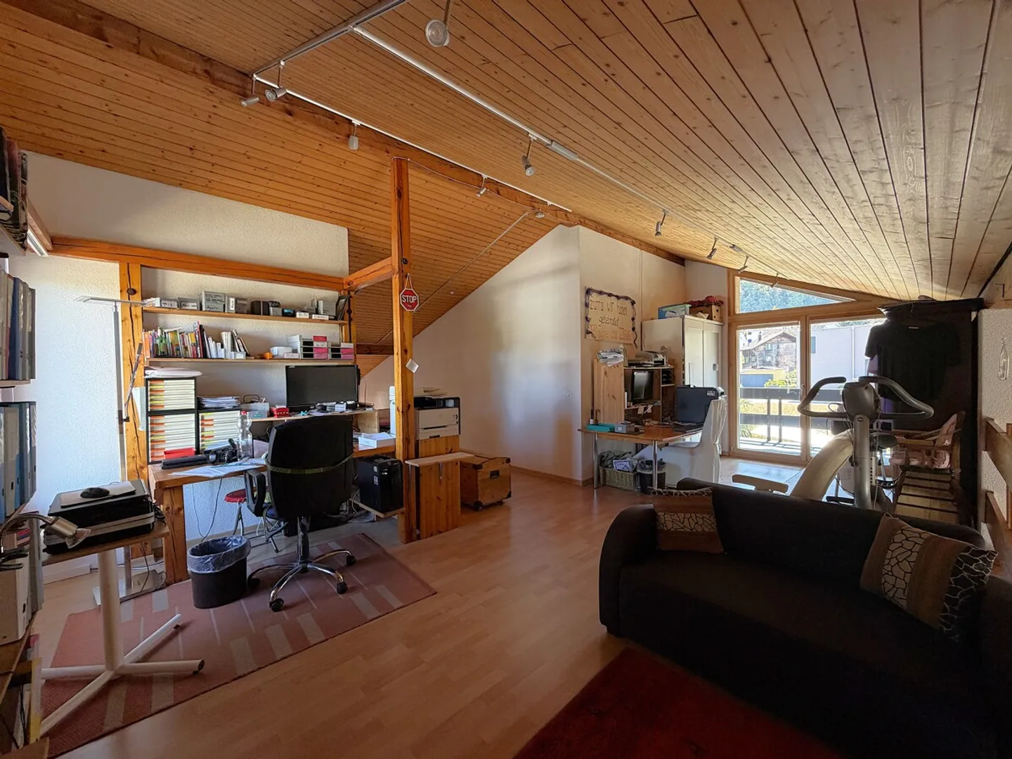 SPACIOUS FAMILY PARADISE IN A QUIET LOCATION! - Photo 5 of 13