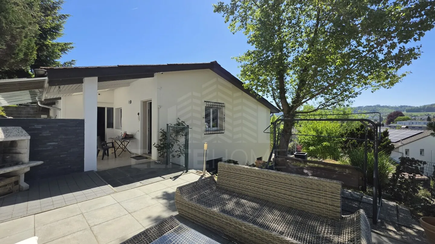 Charmantes Einfamilienhaus mit Wintergarten - Foto 2 von 7