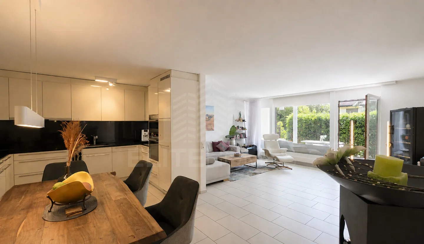 Exclusive 4.5-Room Garden Apartment in Family-Friendly Location - Photo 2 of 7