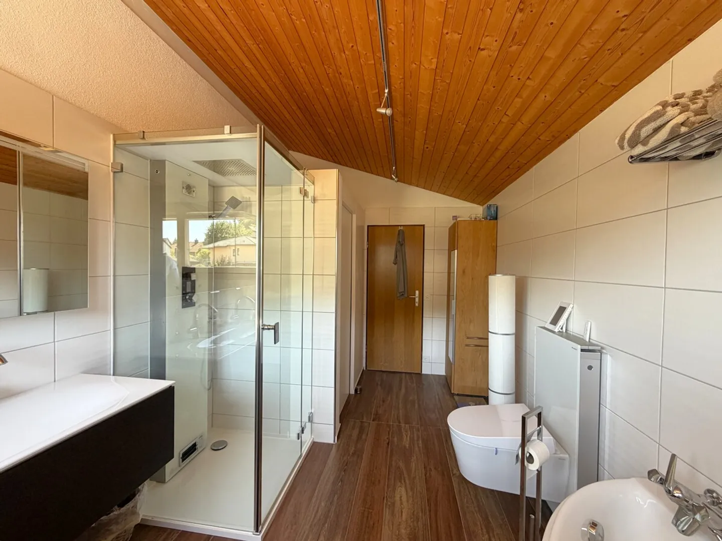 SPACIOUS FAMILY PARADISE IN A QUIET LOCATION! - Photo 11 of 13