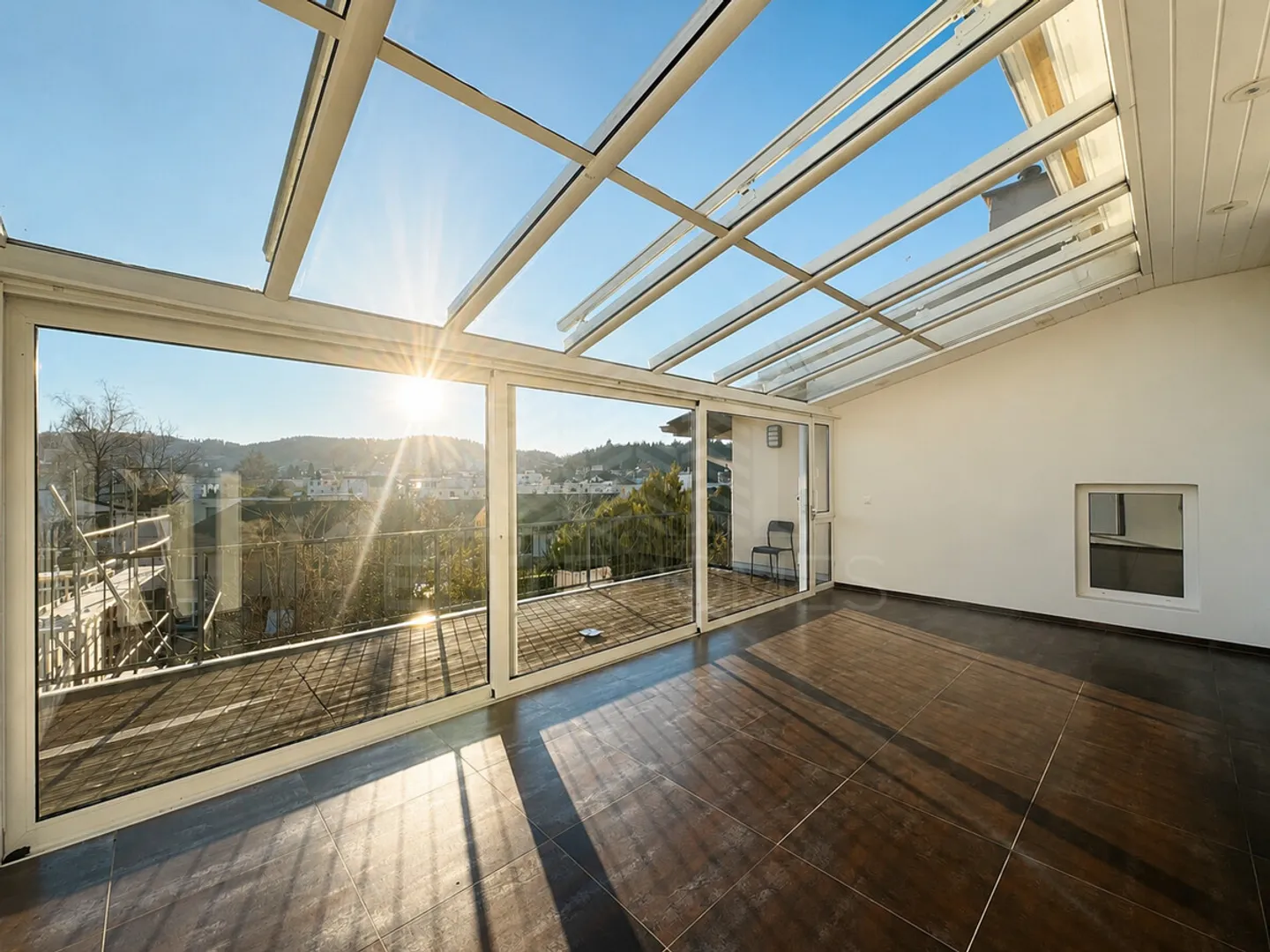 LIGHT-FILLED SINGLE-FAMILY HOUSE WITH SPACIOUS WINTER GARDEN - Photo 4 of 8