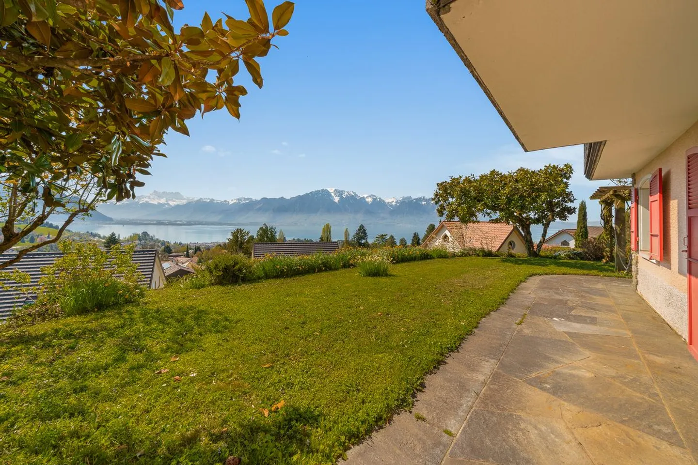 Proprietà affascinante con vista lago e potenziale di sviluppo - Foto 3 di 13