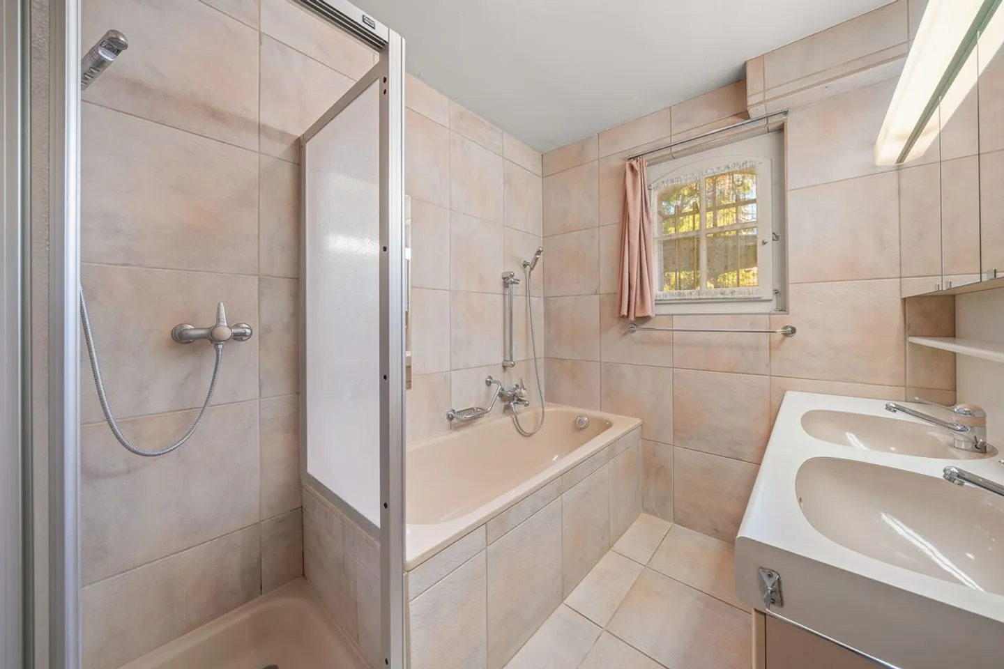 Proprietà affascinante con vista lago e potenziale di sviluppo - Foto 10 di 13