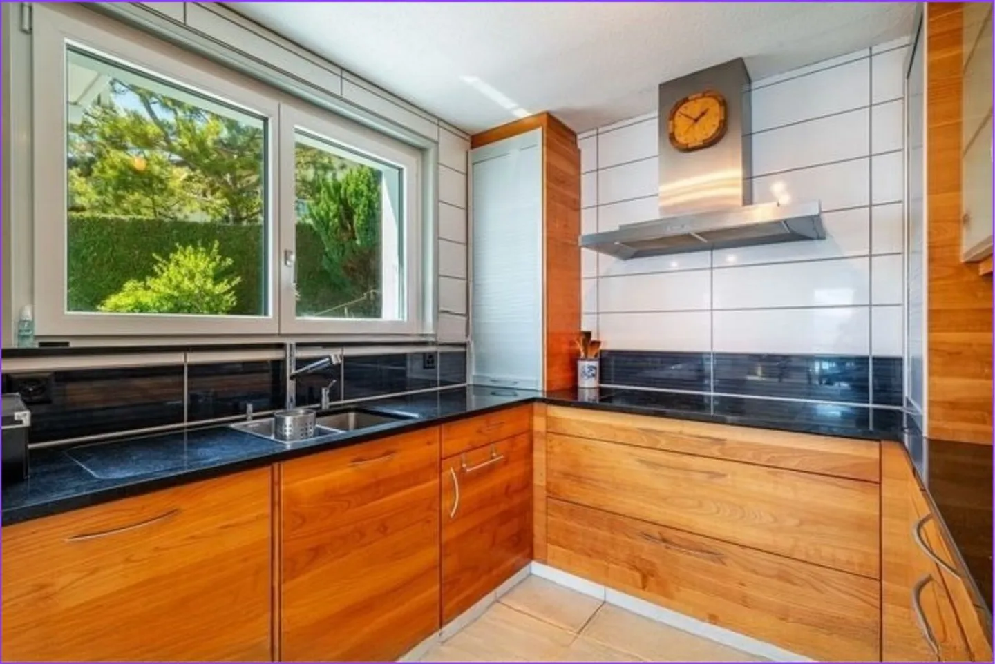 Detached house with lake view - Photo 4 of 8