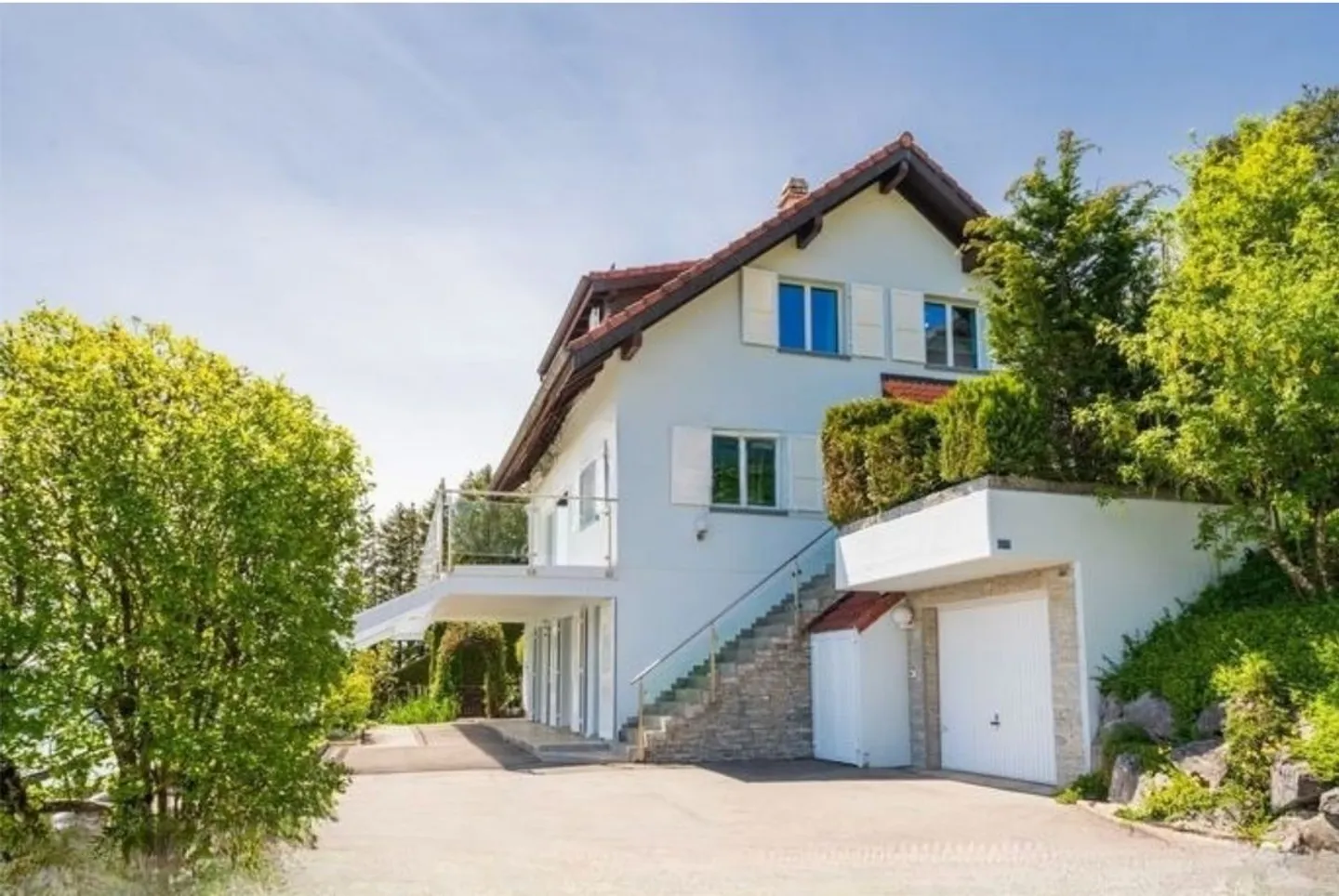 Detached house with lake view - Photo 8 of 8