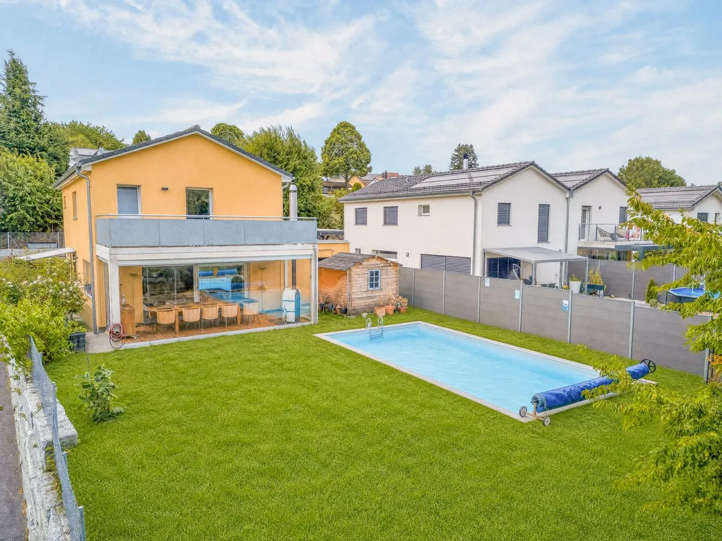 Villa familiale récente avec piscine chauffée et vue dégagée - Photo 2 of 13