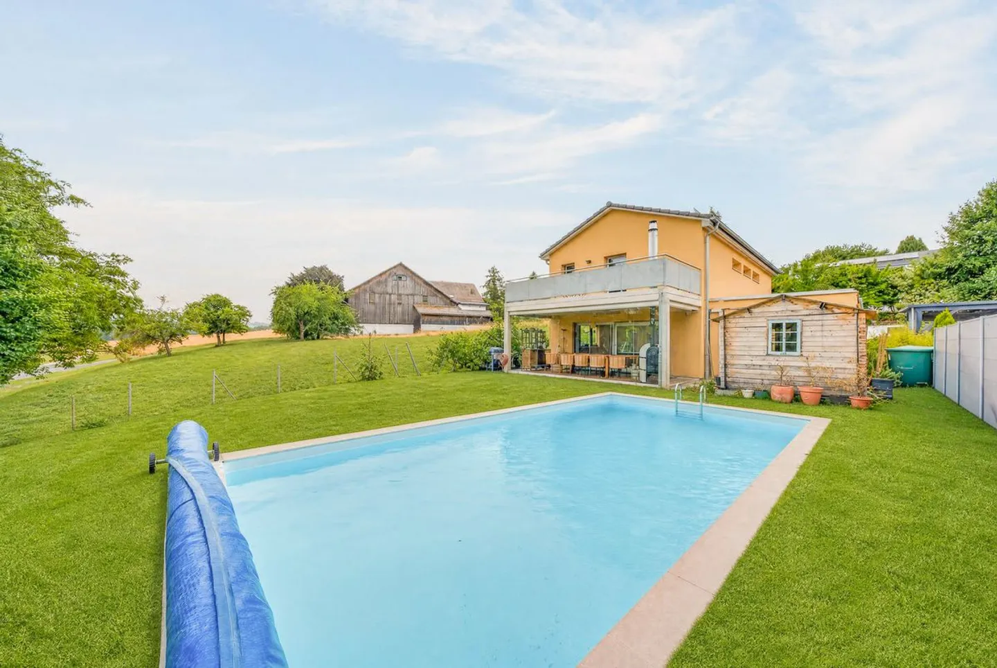 Villa familiale récente avec piscine chauffée et vue dégagée - Photo 1 of 13