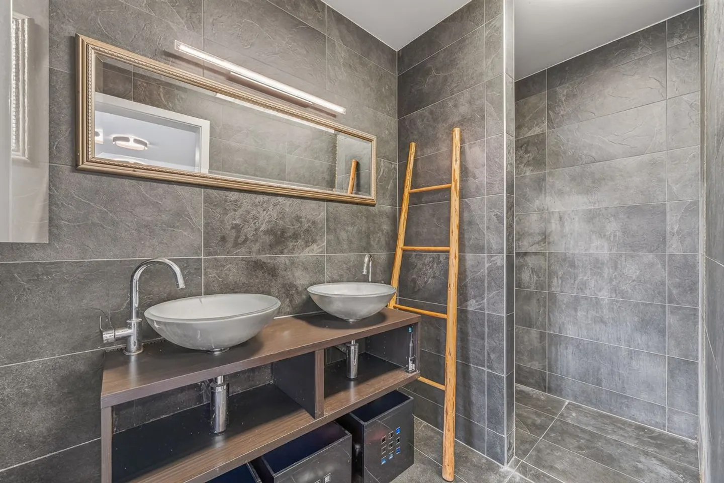 Neuere Familienvilla mit beheiztem Pool und freiem Blick - Foto 11 von 13