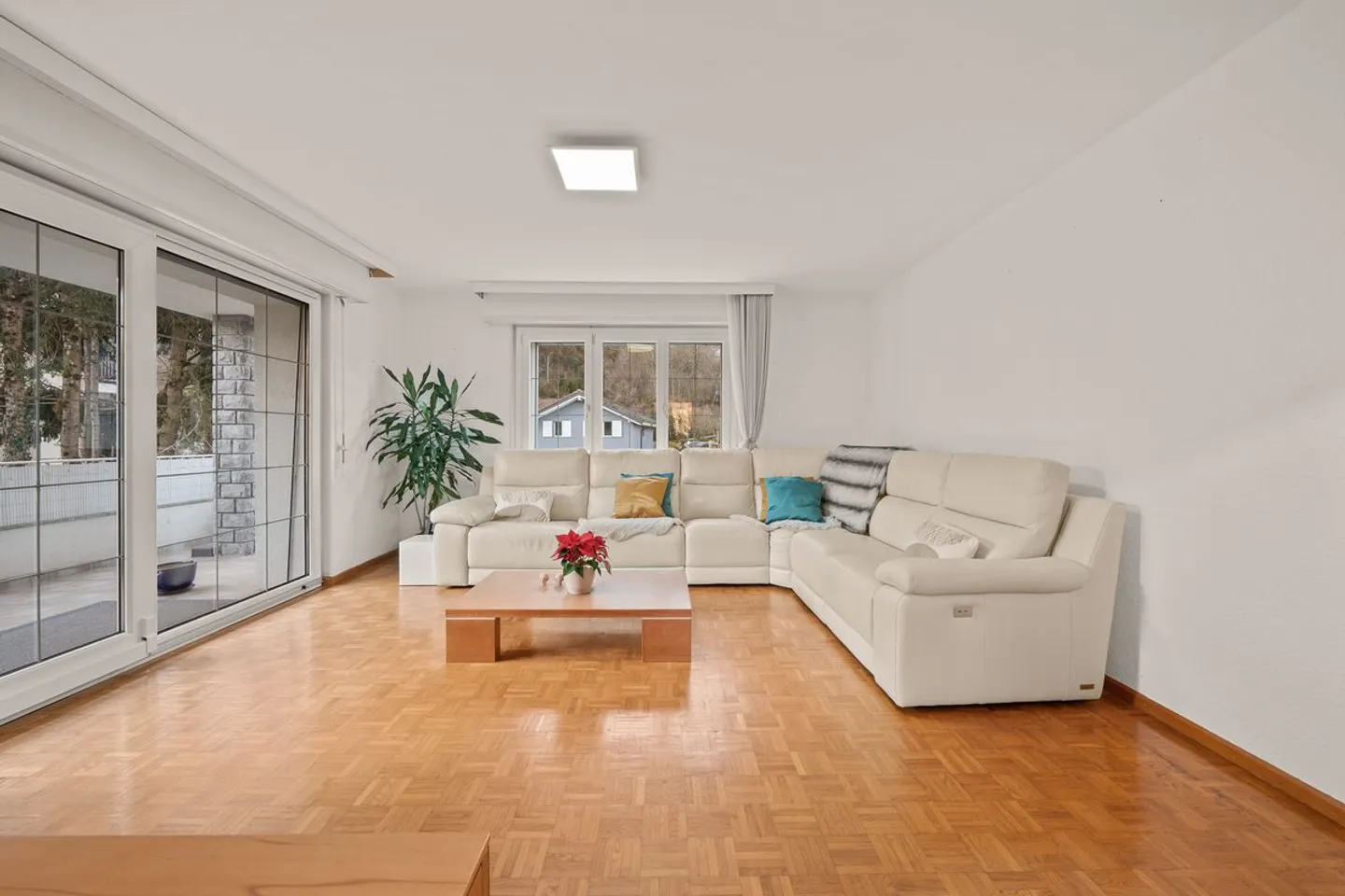 Magnificent Villa, with independent apartment and rental income - Photo 3 of 13