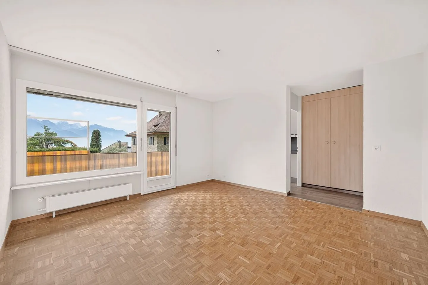 Veytaux - Charming 2.5 rooms with balcony and view of the lake - Photo 2 of 10