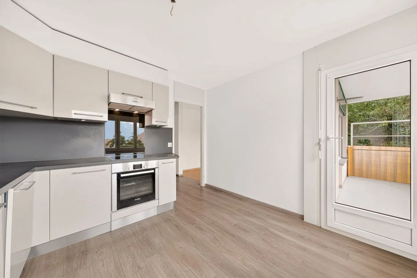 Veytaux - Charming 2.5 rooms with balcony and view of the lake - Photo 6 of 10