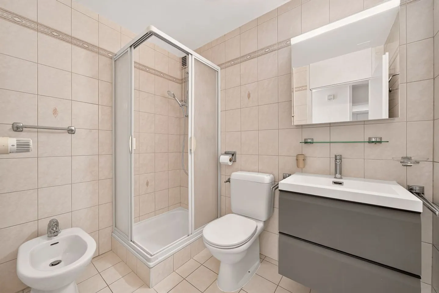 Veytaux - Charming 2.5 rooms with balcony and view of the lake - Photo 9 of 10