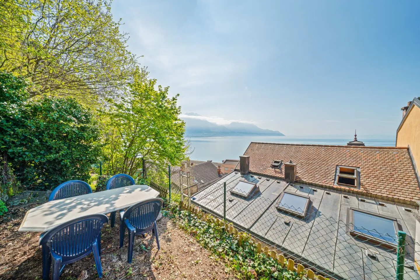 Haus mit unabhängiger Wohnung - Bevorzugte Lage in Veytaux - Foto 1 von 13