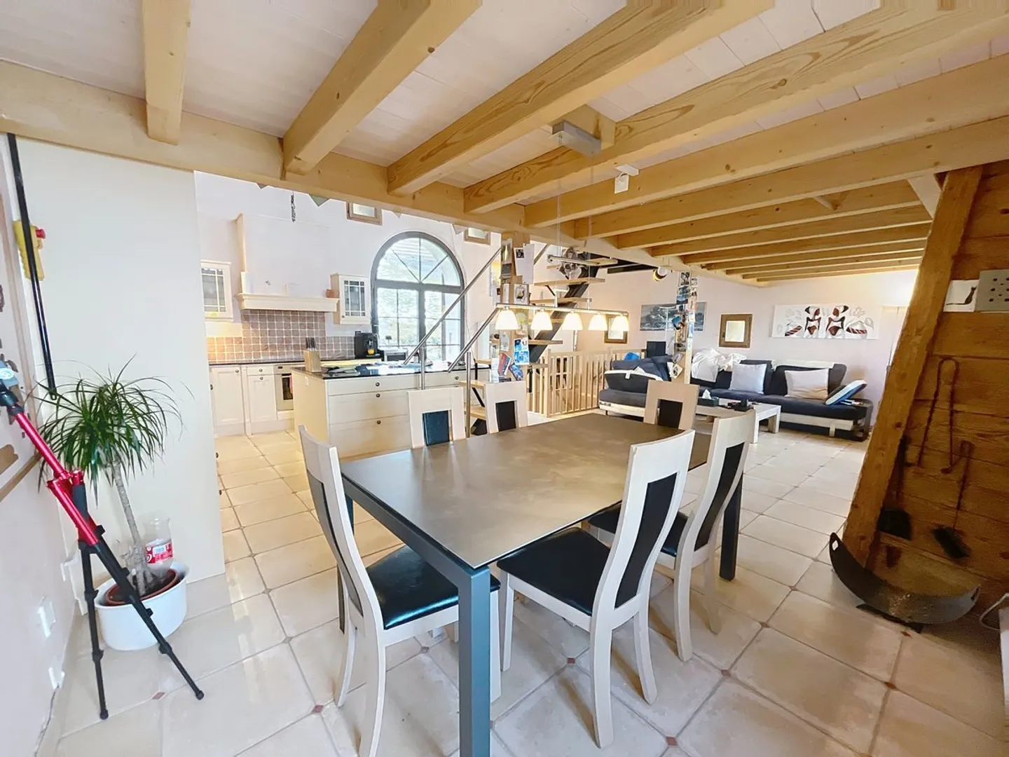 Maison individuelle rénovée + Grange de 800m3 - Photo 8 of 13