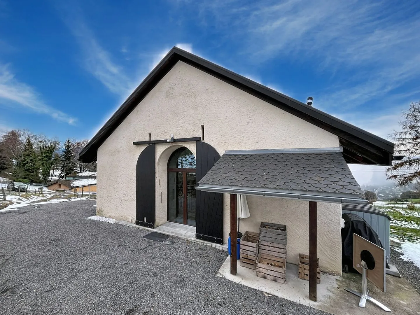 Maison individuelle rénovée + Grange de 800m3 - Photo 2 of 13