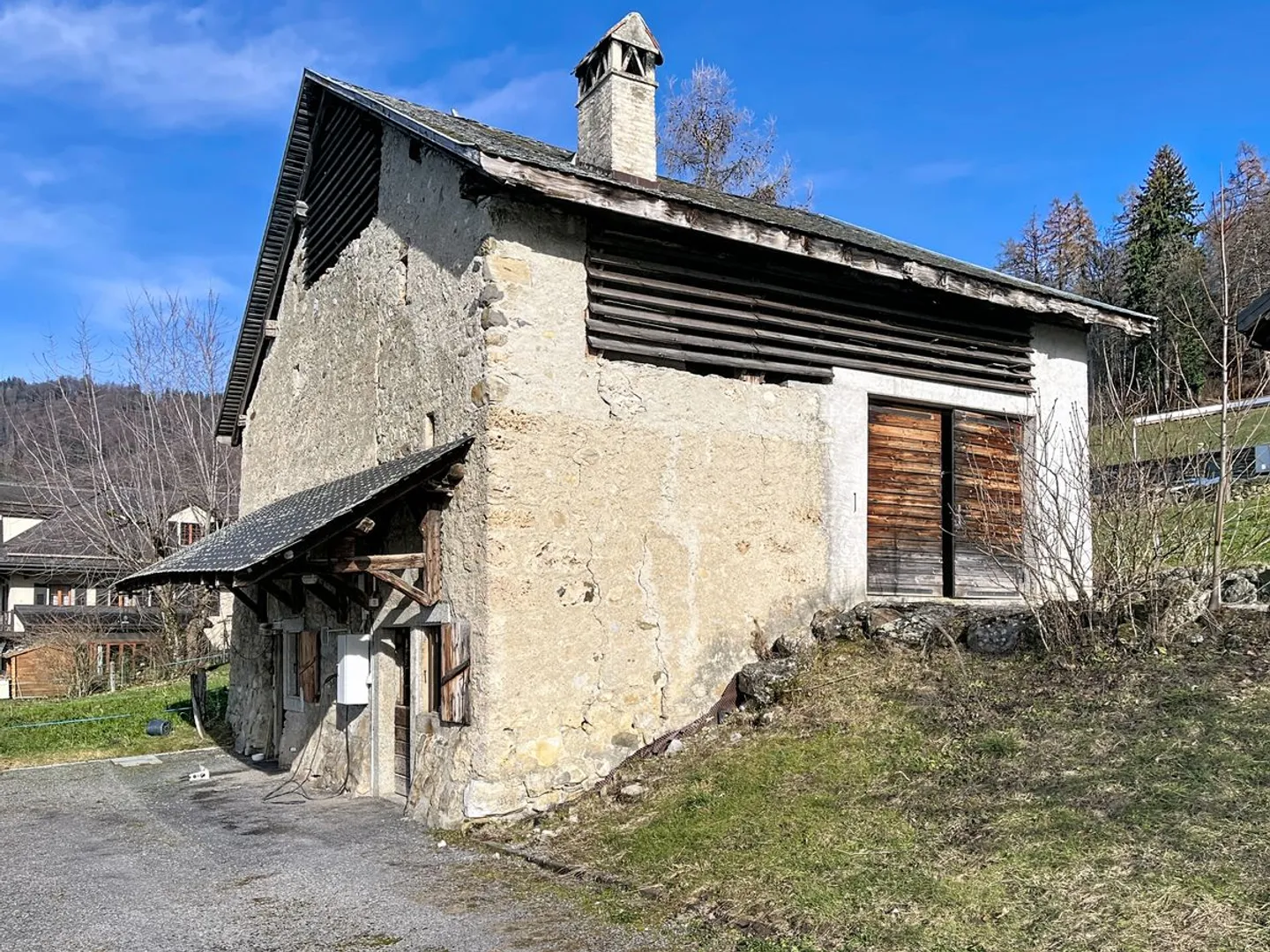 Maison individuelle rénovée + Grange de 800m3 - Photo 4 of 13