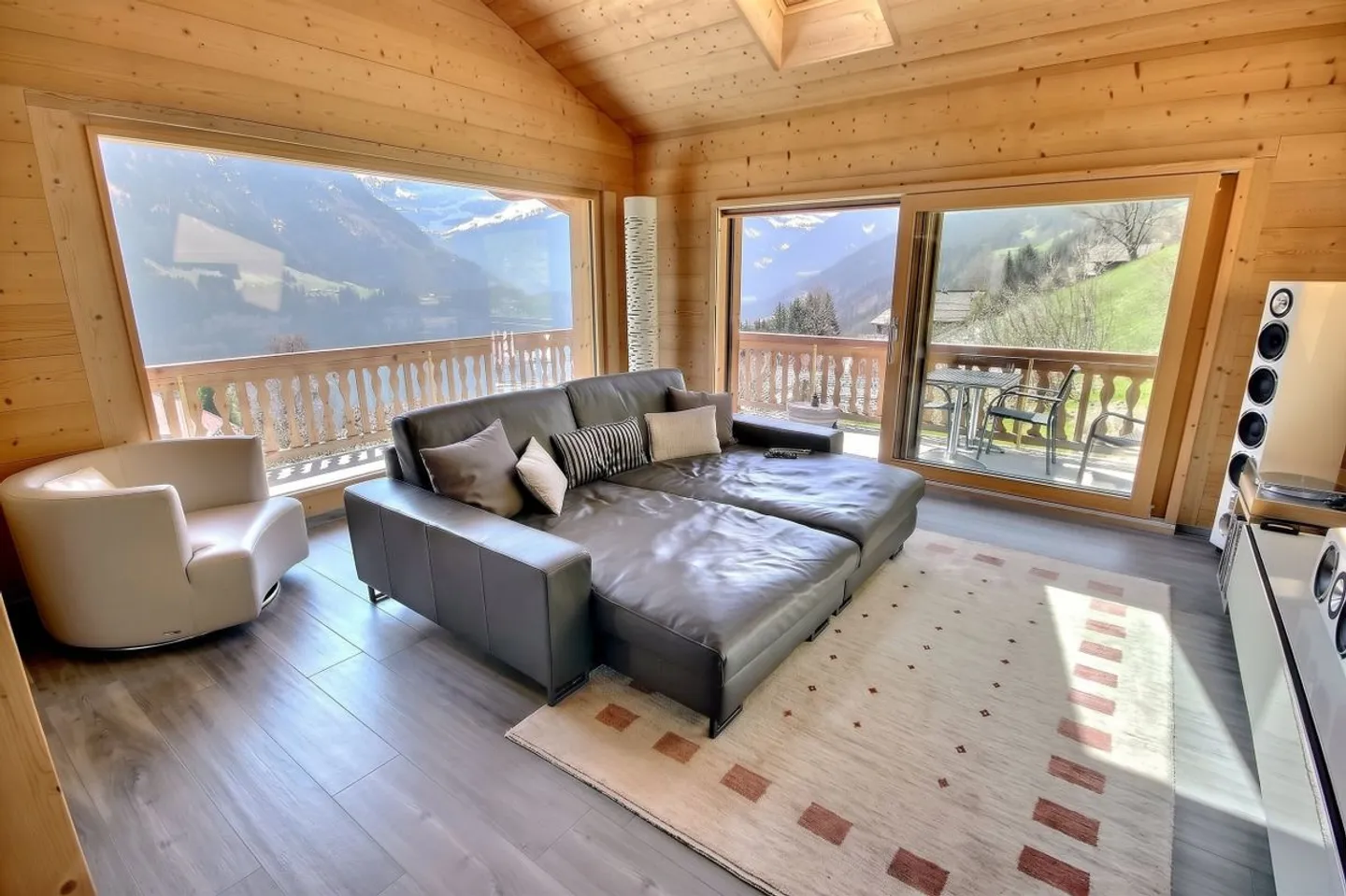 MAGNIFICENT CHALET WITH 2 APARTMENTS - Photo 4 of 13