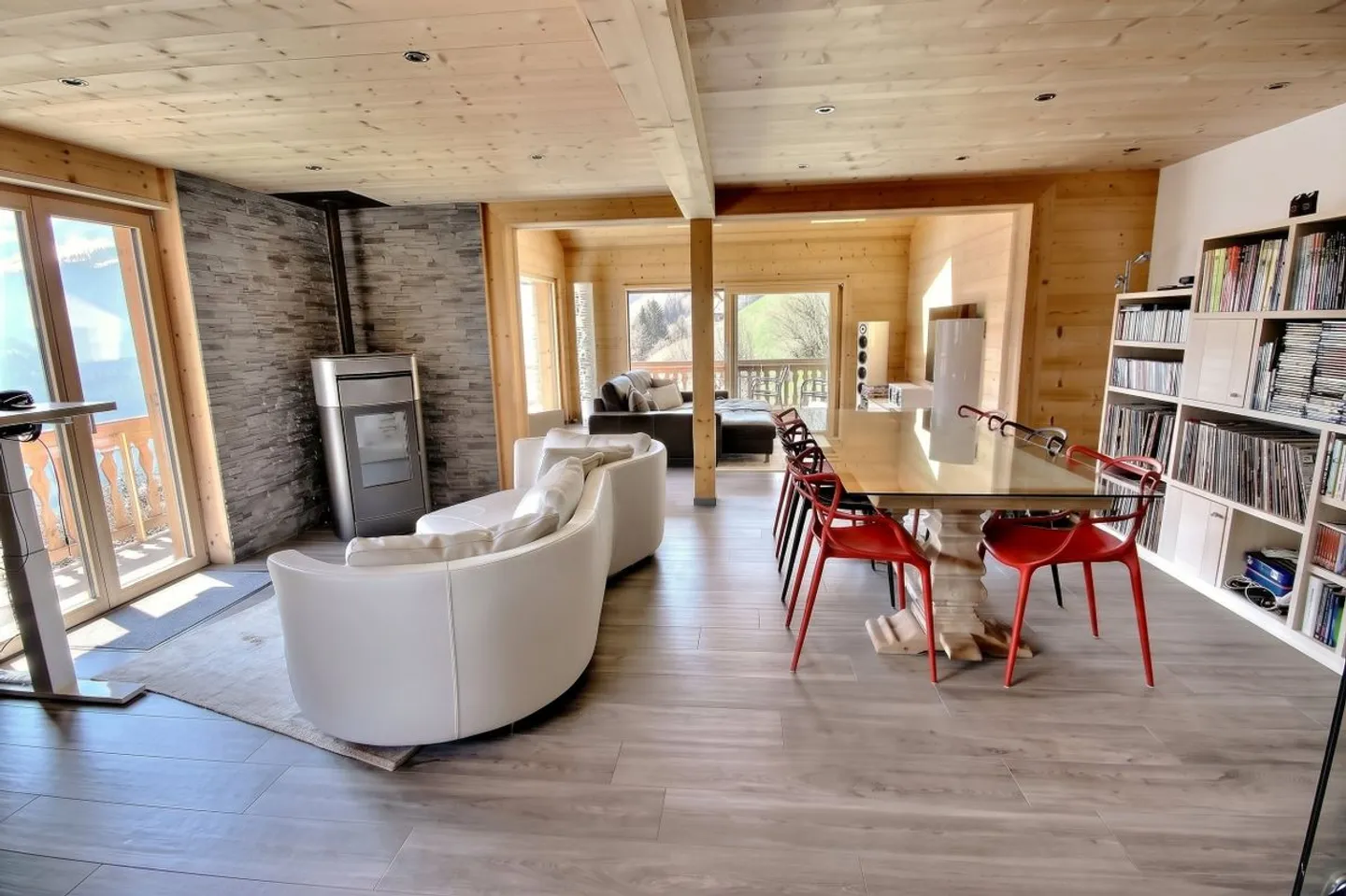 MAGNIFICENT CHALET WITH 2 APARTMENTS - Photo 3 of 13