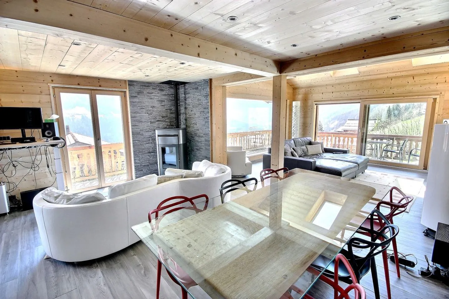 MAGNIFICENT CHALET WITH 2 APARTMENTS - Photo 2 of 13