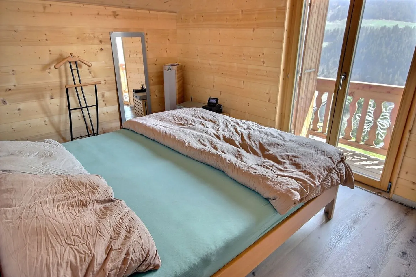MAGNIFICENT CHALET WITH 2 APARTMENTS - Photo 7 of 13