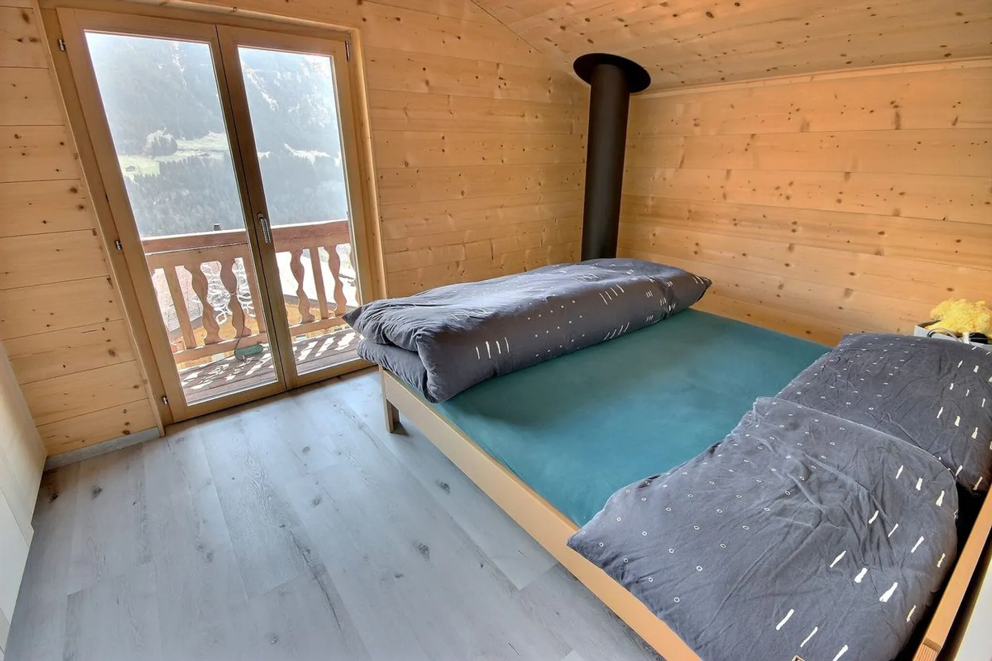 MAGNIFICENT CHALET WITH 2 APARTMENTS - Photo 8 of 13