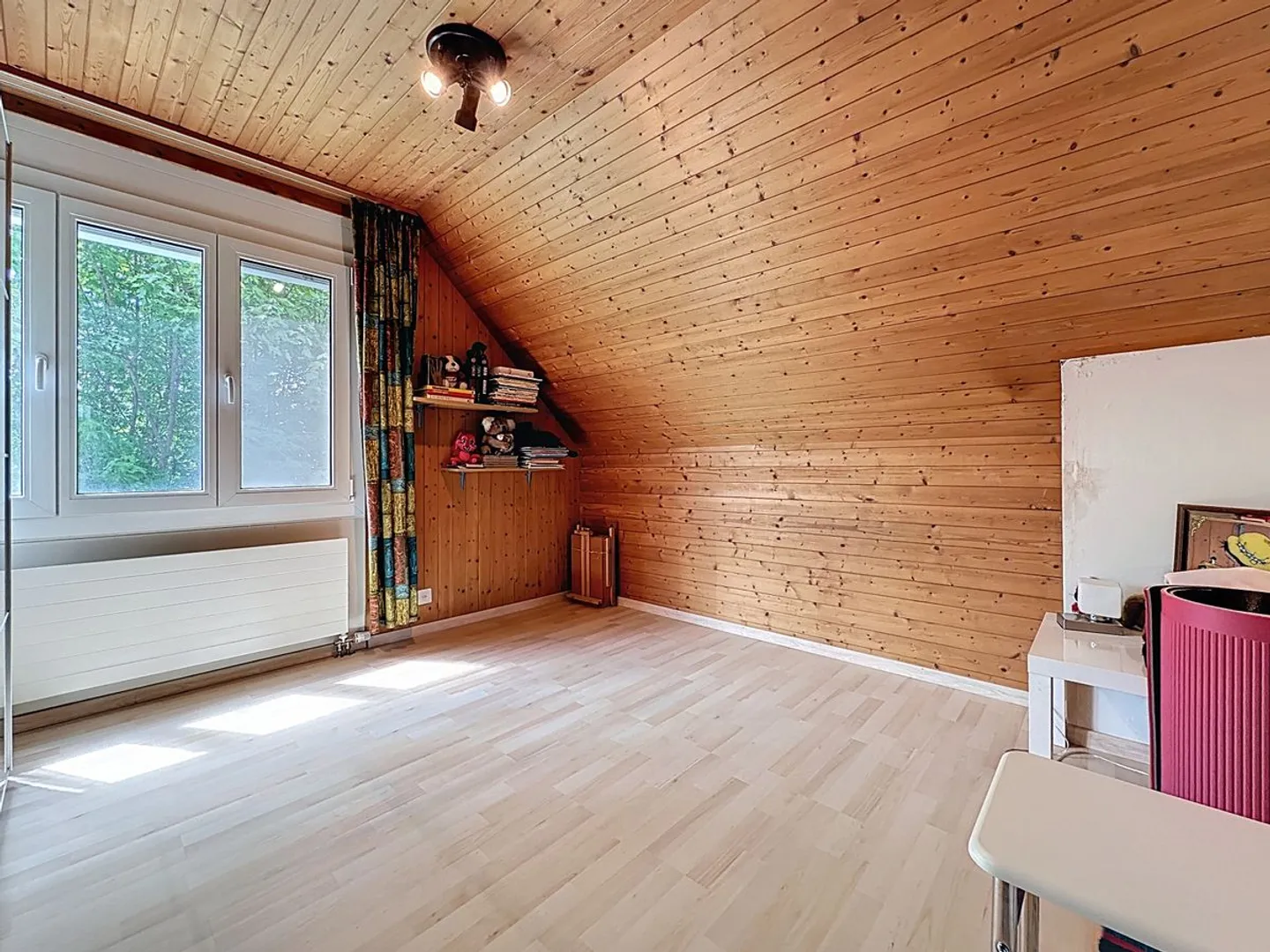 Large garden, individual and sunny - Photo 10 of 13