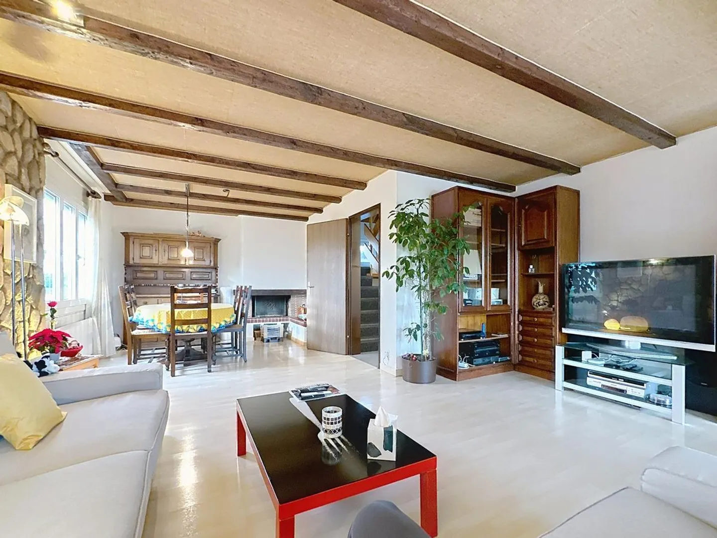 Large garden, individual and sunny - Photo 4 of 13